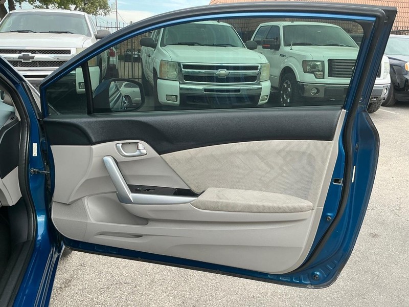 Honda Civic Coupe Vehicle Full-screen Gallery Image 08