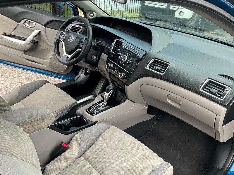 Honda Civic Coupe Vehicle Full-screen Gallery Image 09