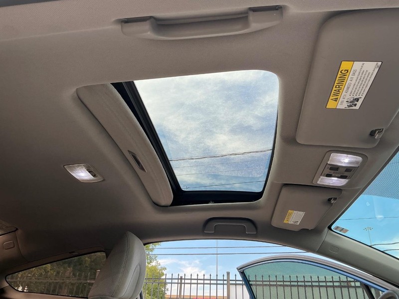 Honda Civic Coupe Vehicle Full-screen Gallery Image 11