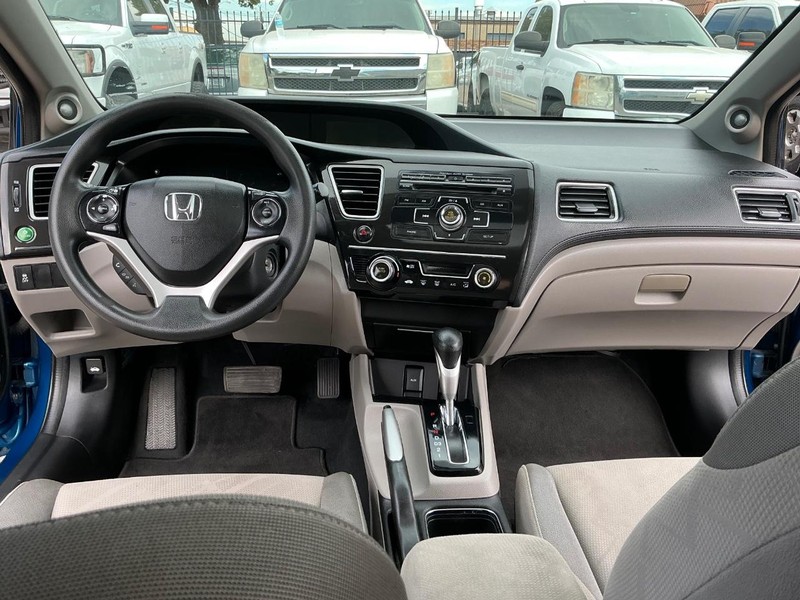 Honda Civic Coupe Vehicle Full-screen Gallery Image 12