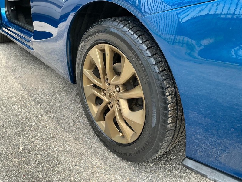 Honda Civic Coupe Vehicle Full-screen Gallery Image 18