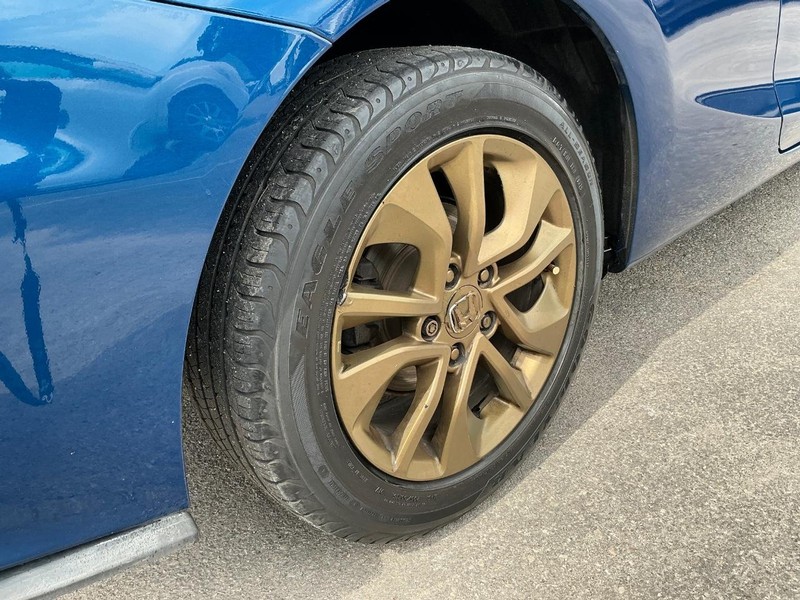 Honda Civic Coupe Vehicle Full-screen Gallery Image 19