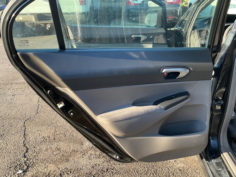 Honda Civic Sedan Vehicle Full-screen Gallery Image 09