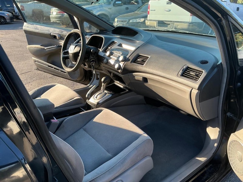 Honda Civic Sedan Vehicle Full-screen Gallery Image 17