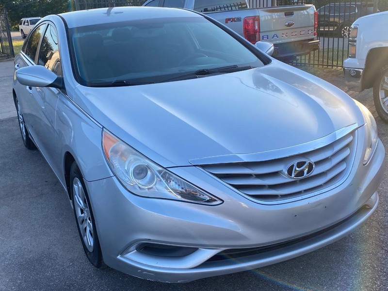 Hyundai Sonata Vehicle Full-screen Gallery Image 04