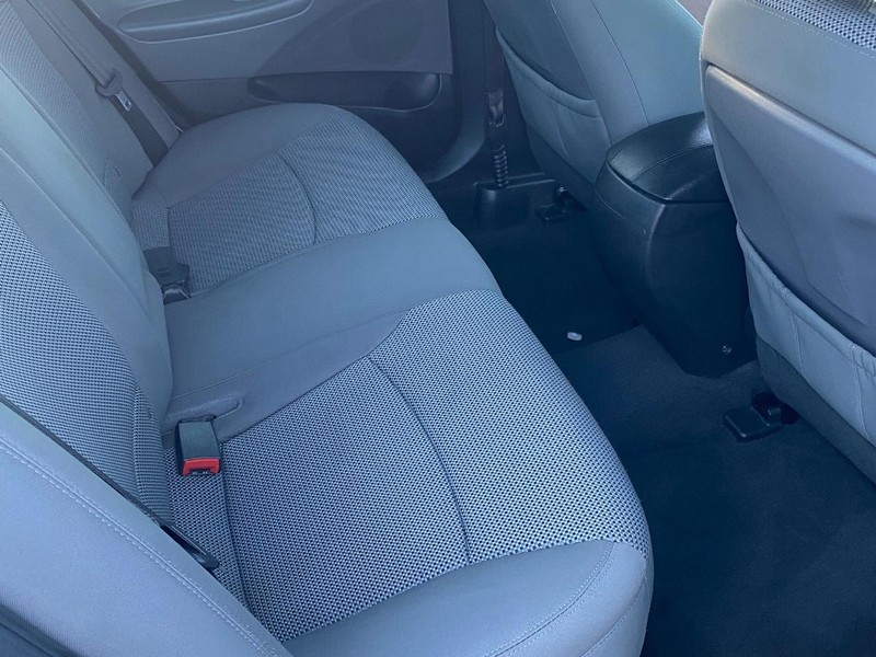 Hyundai Sonata Vehicle Full-screen Gallery Image 13