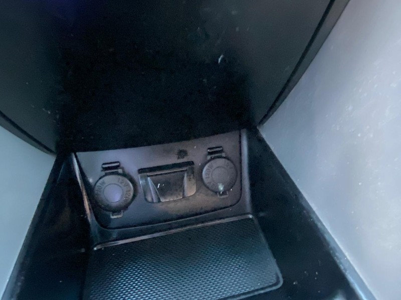 Hyundai Sonata Vehicle Full-screen Gallery Image 22
