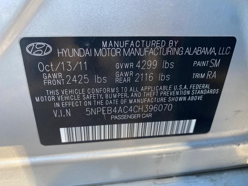 Hyundai Sonata Vehicle Full-screen Gallery Image 34