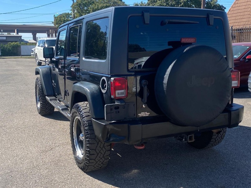 Jeep Wrangler Unlimited Vehicle Full-screen Gallery Image 02