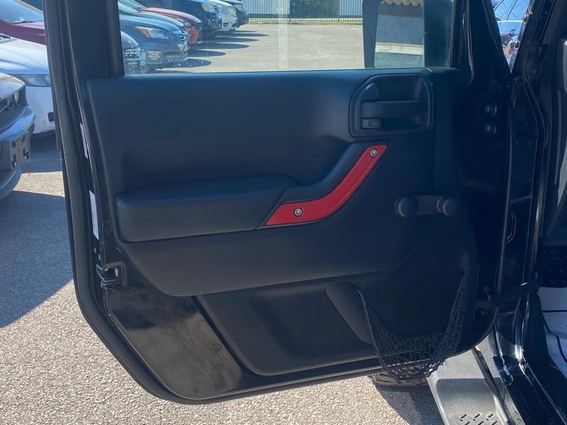 Jeep Wrangler Unlimited Vehicle Full-screen Gallery Image 07
