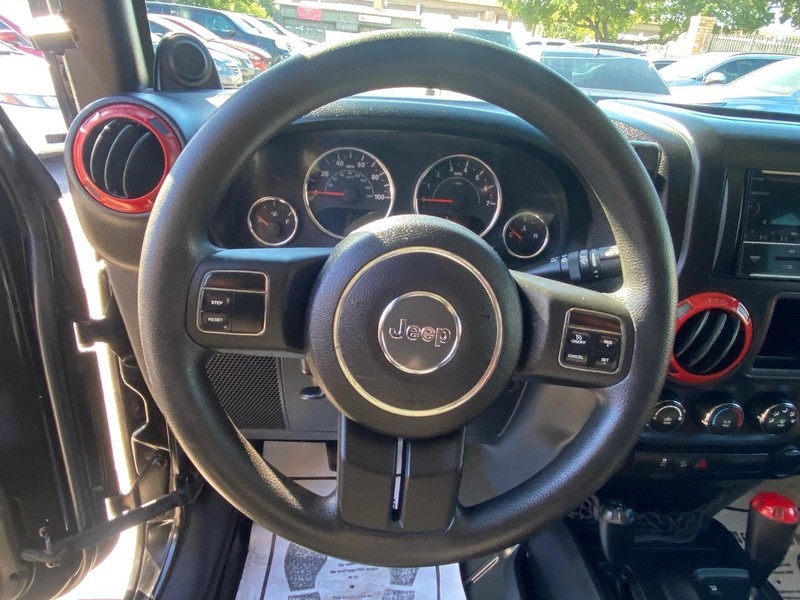 Jeep Wrangler Unlimited Vehicle Full-screen Gallery Image 14