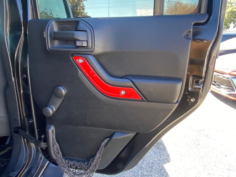 Jeep Wrangler Unlimited Vehicle Full-screen Gallery Image 16