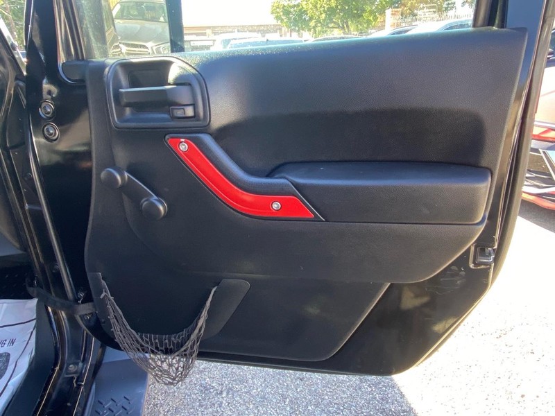 Jeep Wrangler Unlimited Vehicle Full-screen Gallery Image 18