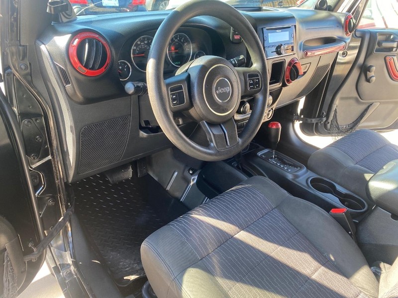 Jeep Wrangler Unlimited Vehicle Full-screen Gallery Image 26