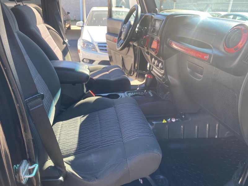 Jeep Wrangler Unlimited Vehicle Full-screen Gallery Image 28