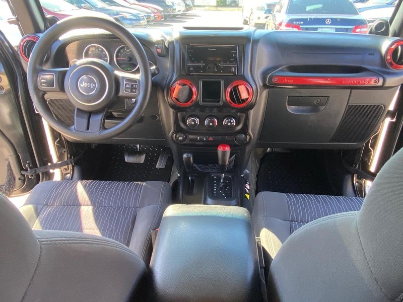 Jeep Wrangler Unlimited Vehicle Full-screen Gallery Image 29