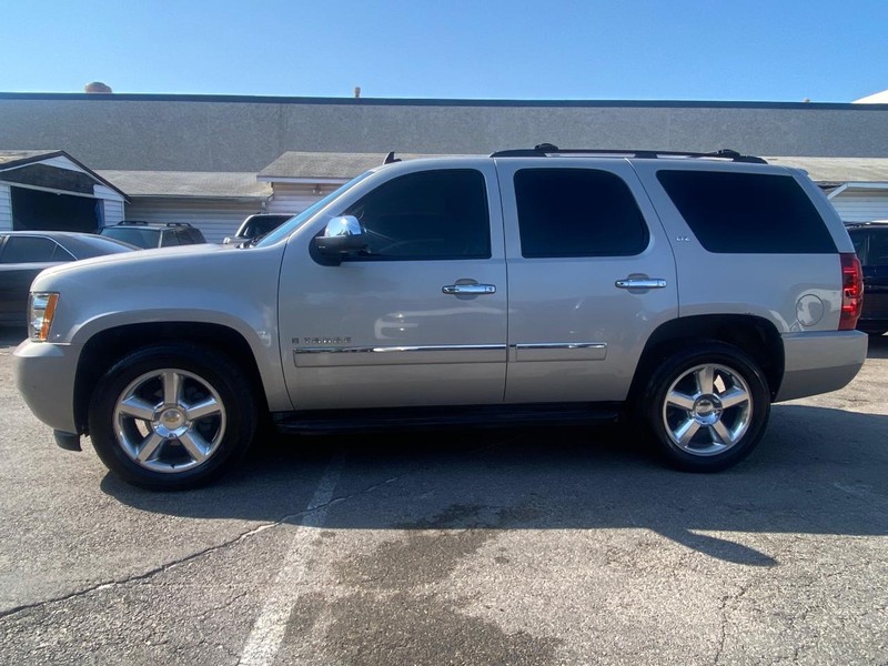 Chevrolet Tahoe Vehicle Full-screen Gallery Image 02