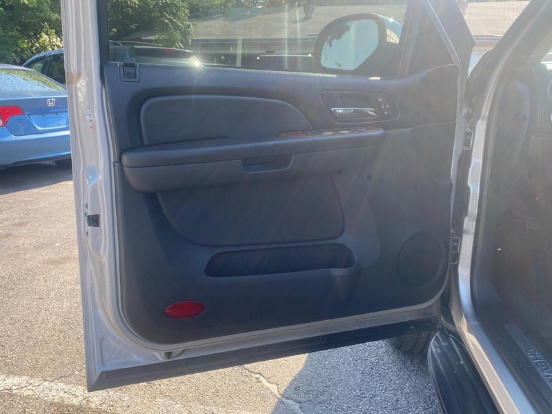 Chevrolet Tahoe Vehicle Full-screen Gallery Image 09