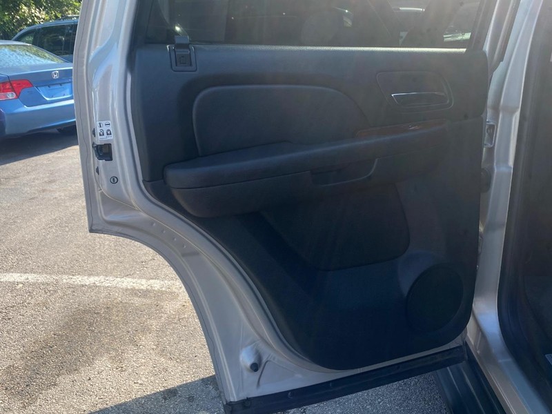 Chevrolet Tahoe Vehicle Full-screen Gallery Image 12
