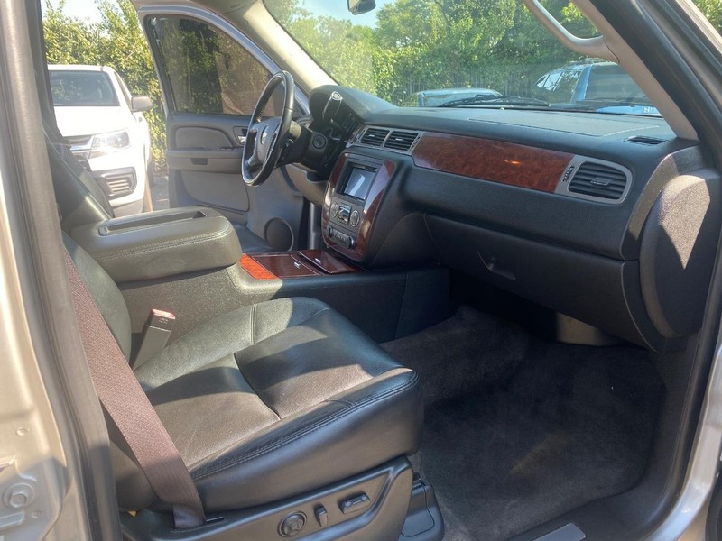 Chevrolet Tahoe Vehicle Full-screen Gallery Image 22