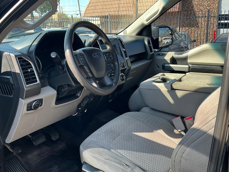 Ford F-150 Vehicle Full-screen Gallery Image 07