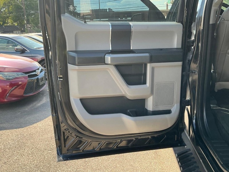Ford F-150 Vehicle Full-screen Gallery Image 08