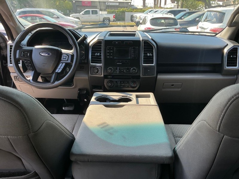 Ford F-150 Vehicle Full-screen Gallery Image 11