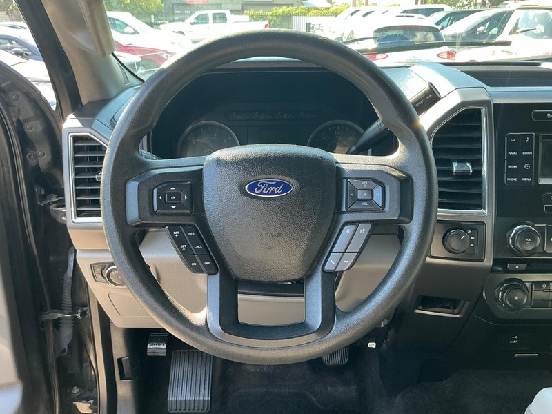 Ford F-150 Vehicle Full-screen Gallery Image 13