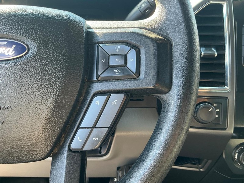 Ford F-150 Vehicle Full-screen Gallery Image 14
