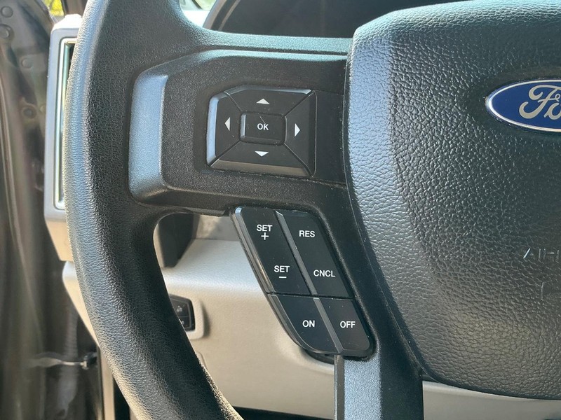 Ford F-150 Vehicle Full-screen Gallery Image 16