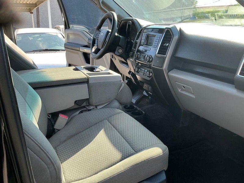 Ford F-150 Vehicle Full-screen Gallery Image 21
