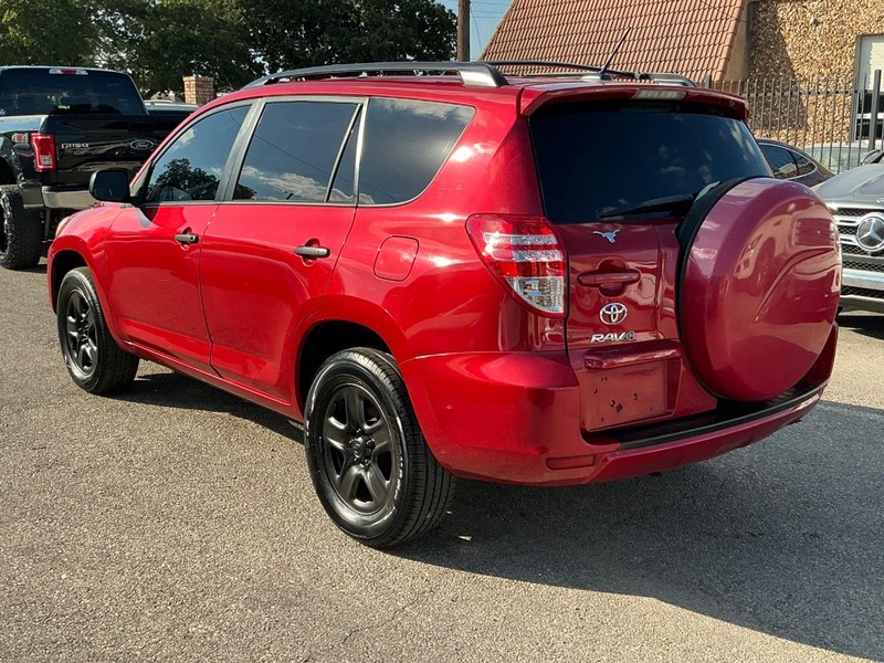 Toyota RAV4 Vehicle Full-screen Gallery Image 02