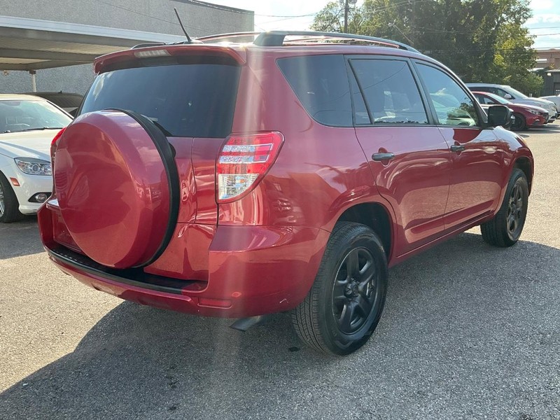 Toyota RAV4 Vehicle Full-screen Gallery Image 03