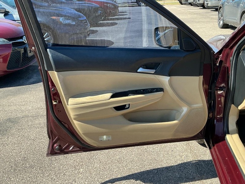 Honda Accord Sedan Vehicle Full-screen Gallery Image 06
