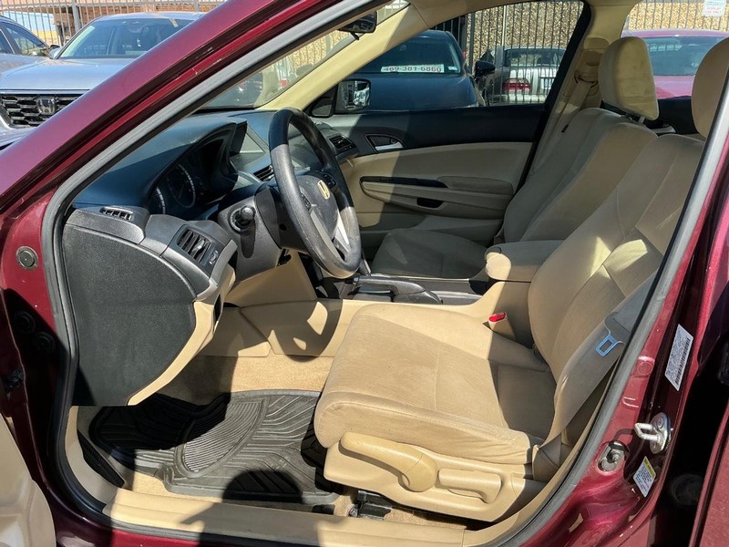 Honda Accord Sedan Vehicle Full-screen Gallery Image 08