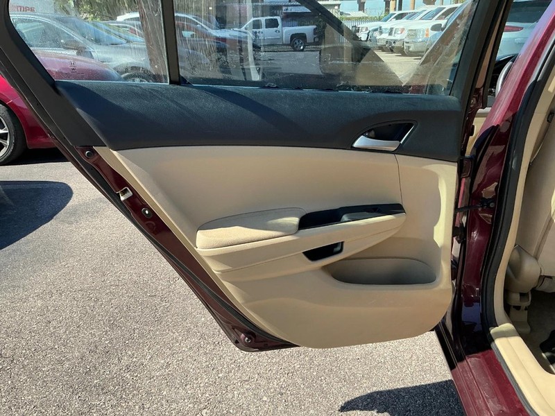 Honda Accord Sedan Vehicle Full-screen Gallery Image 09