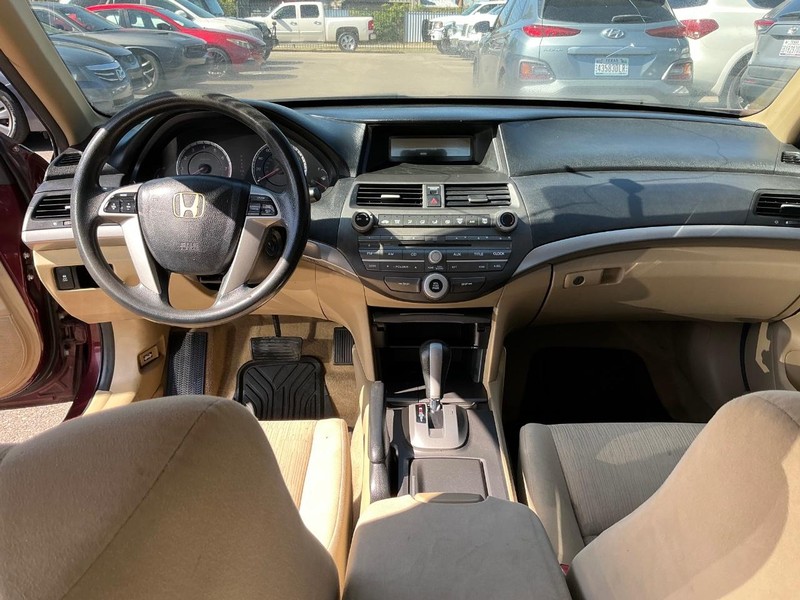 Honda Accord Sedan Vehicle Full-screen Gallery Image 12