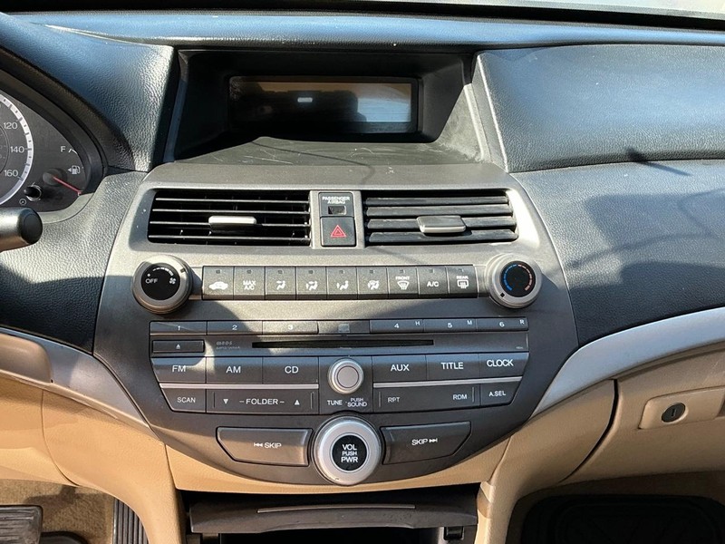 Honda Accord Sedan Vehicle Full-screen Gallery Image 13