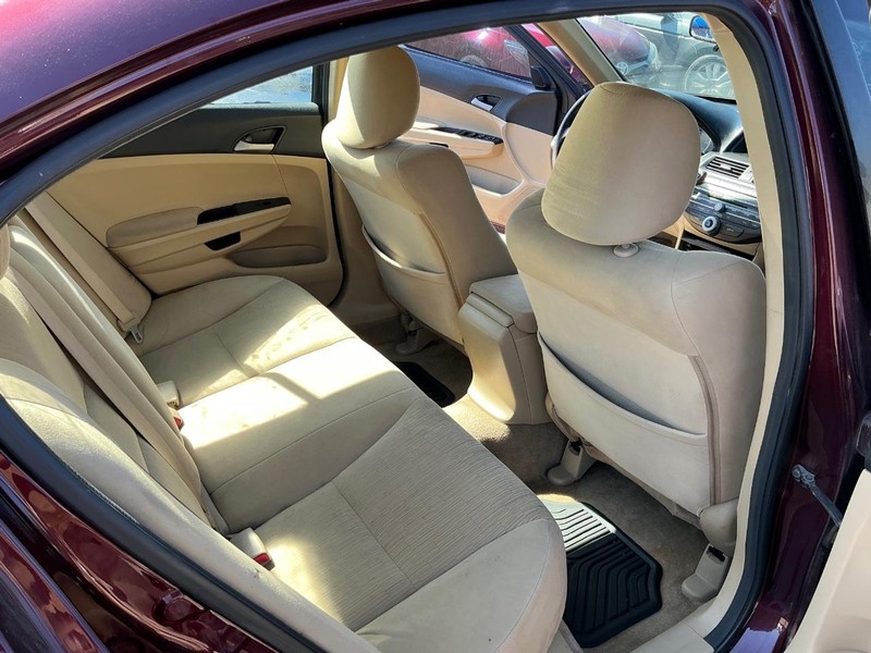 Honda Accord Sedan Vehicle Full-screen Gallery Image 16