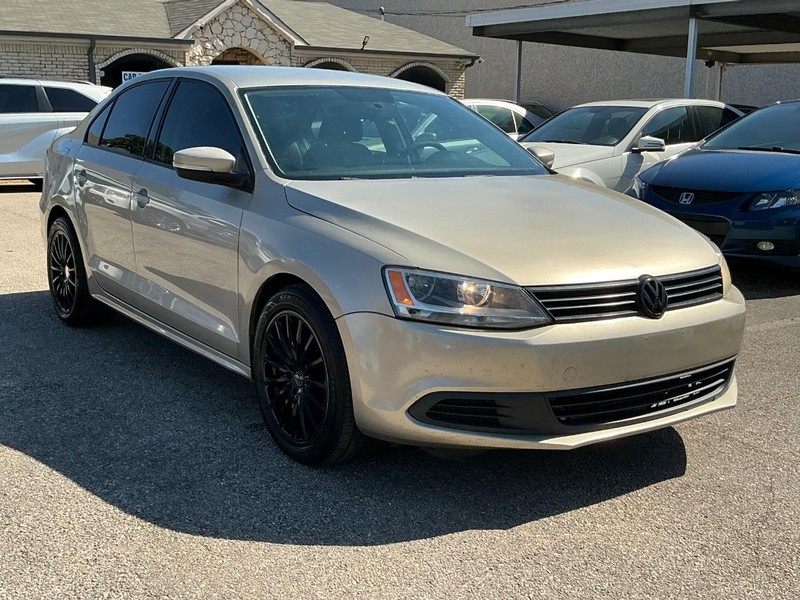 Volkswagen Jetta Sedan Vehicle Full-screen Gallery Image 04