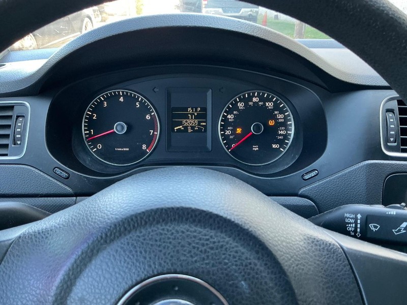 Volkswagen Jetta Sedan Vehicle Full-screen Gallery Image 25