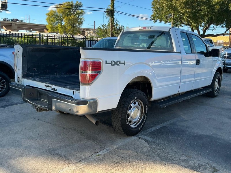 Ford F-150 Vehicle Full-screen Gallery Image 03