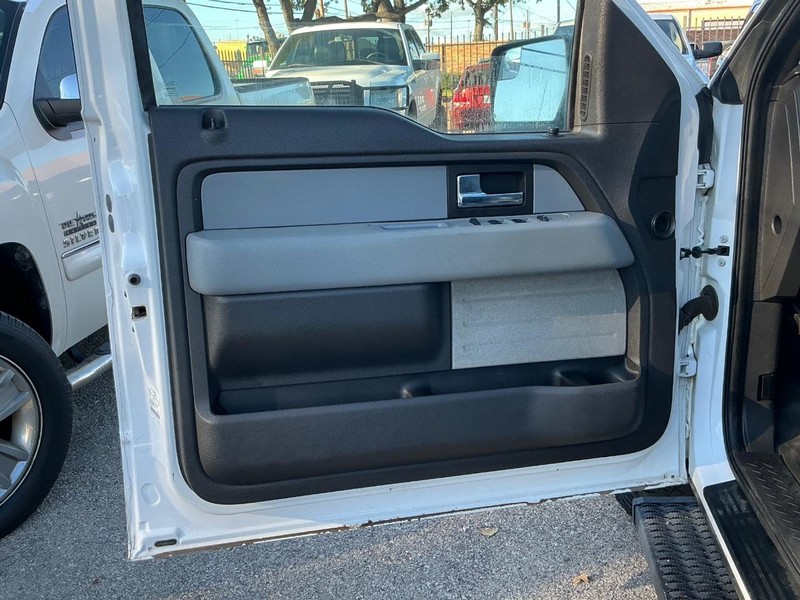 Ford F-150 Vehicle Full-screen Gallery Image 06