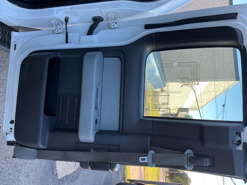 Ford F-150 Vehicle Full-screen Gallery Image 08