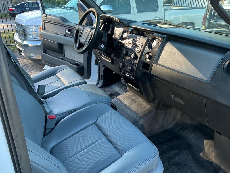 Ford F-150 Vehicle Full-screen Gallery Image 09