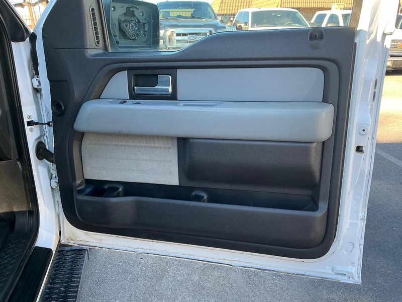 Ford F-150 Vehicle Full-screen Gallery Image 11