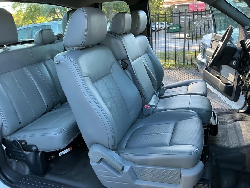 Ford F-150 Vehicle Full-screen Gallery Image 12