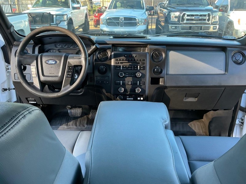 Ford F-150 Vehicle Full-screen Gallery Image 13