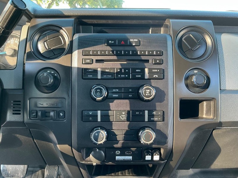 Ford F-150 Vehicle Full-screen Gallery Image 14