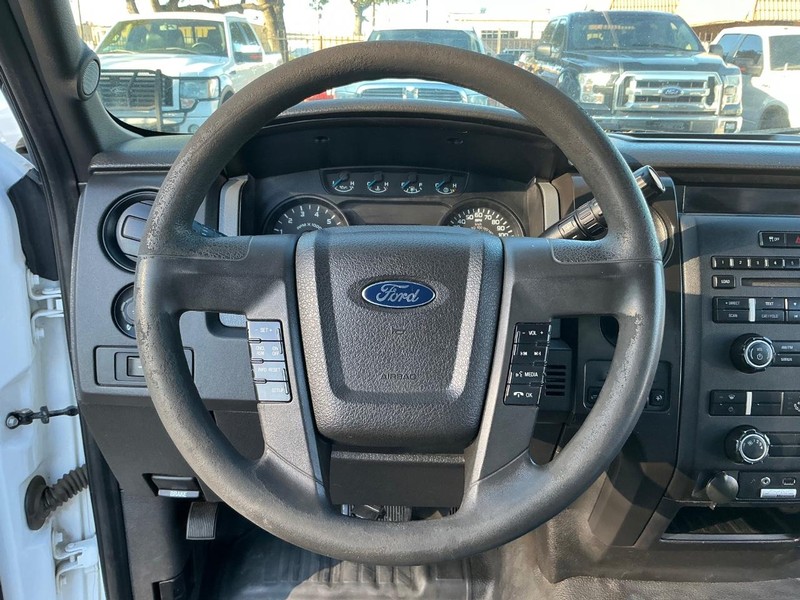 Ford F-150 Vehicle Full-screen Gallery Image 16